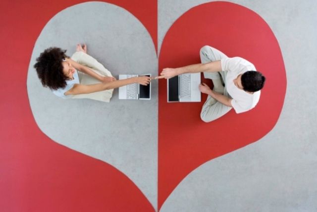 Ο έρωτας στα χρόνια των social media: Μια ενδιαφέρουσα τοποθέτηση του ψυχιάτρου Στάθη Μπαρτζώκα