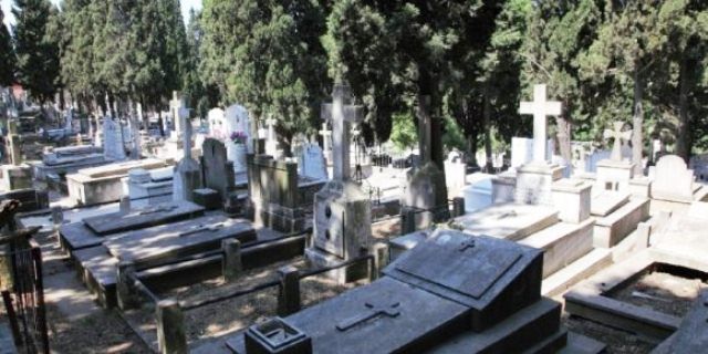 Kοιμητήριο Αγίου Δημητρίου: Μαύρο χρήμα και κλοπές χρυσών δοντιών από νεκρούς