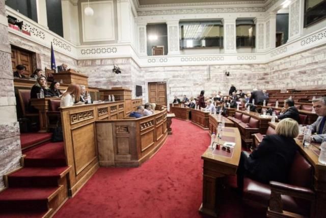 Βουλή: Πέρασε από την επιτροπή το νομοσχέδιο για αλλαγή φύλου στα 15