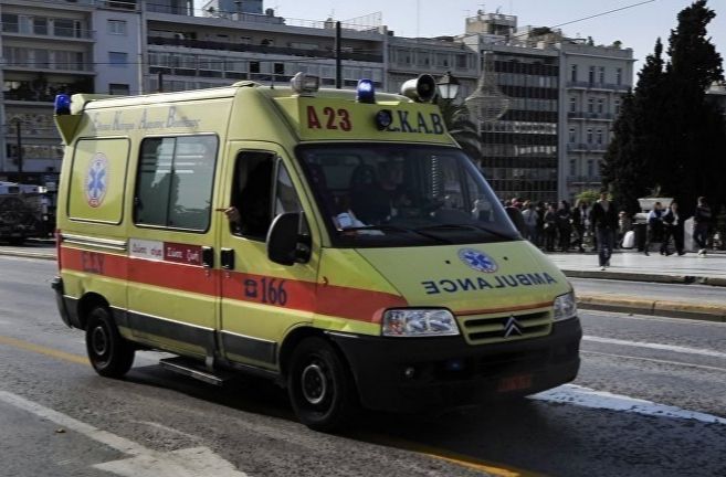 Τροχαίο με τρία αυτοκίνητα και πέντε τραυματίες στη Συγγρού τα ξημερώματα