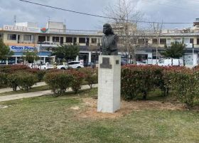 Mεταφορά του Αγάλματος του ΘΕΟΔΩΡΟΥ ΚΟΛΟΚΟΤΡΩΝΗ στην πλατεία της 25ης Μαρτίου στην Ηλιούπολη