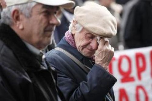 Ανοίγουν την Τετάρτη περίπου 1000 τραπεζικά καταστήματα για τους συνταξιούχους