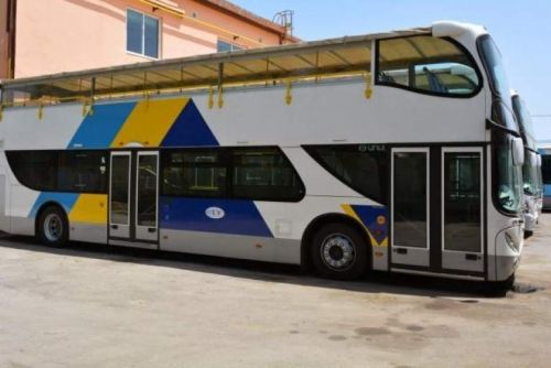 Ένα λεωφορείο φροντίδας των αστέγων στους δρόμους της Αθήνας