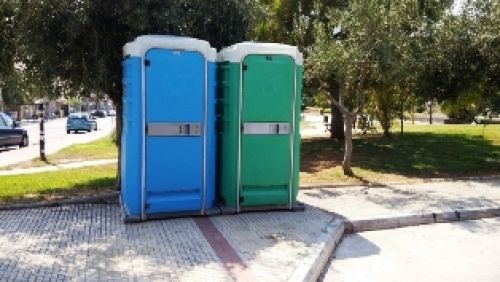 Ο Δήμος Ελληνικού-Αργυρούπολης, τοπoθέτησε χημικές τουαλέτες σε πάρκα και παιδικές χαρές !