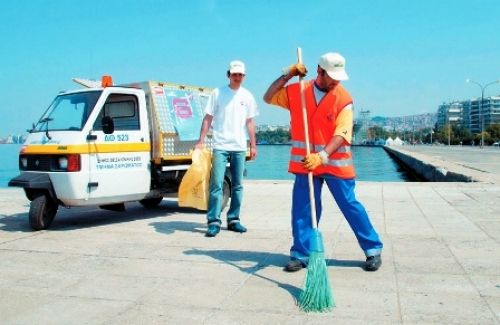 Έρχονται απολύσεις στους δήμους. Σε ιδιωτικές εταιρείες η καθαριότητα