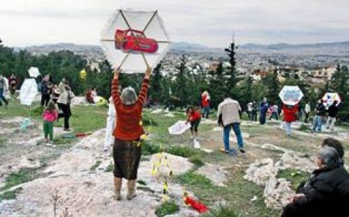 Προσοχή στο πέταγμα των χαρταετών συνιστά ο ΔΕΔΔΗΕ