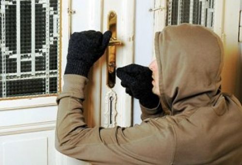 Συνελήφθη 35χρονος αλλοδαπός που διέπραττε διαρρήξεις-κλοπές από οικίες στον Άγιο Δημήτριο και την Ηλιούπολη