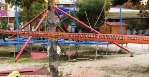 Το Λούνα Πάρκ στην Αργυρούπολη (υπόθεση 2014) μέσα στην έκθεση του κ. Ρακιντζή