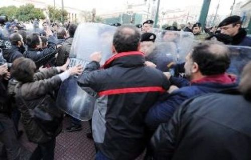 ΑΝΤΑΡΣΥΑ: Συλλήψεις και προσαγωγές - διάλυση της συνέντευξης Τύπου από τα ΜΑΤ