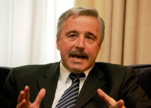 Δεν υπάρχει !!! Το γραφείο Τύπου του Μανιάτη δεν ...παίζεται