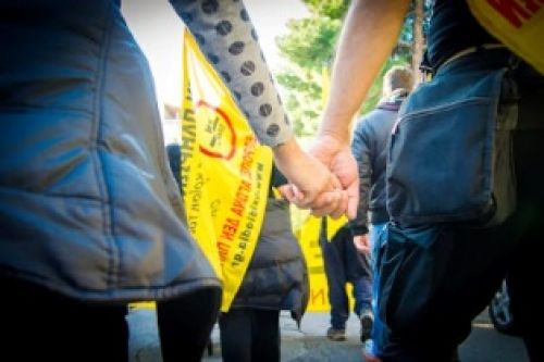 ΑΝΤΕΠΙΘΕΣΗ ΤΩΡΑ! ΓΙΑ ΝΑ ΠΑΡΟΥΜΕ ΤΙΣ ΖΩΕΣ ΜΑΣ ΠΙΣΩ!