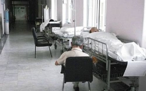 Αττικό Νοσοκομείο: Πνιγήκαμε στα ράντζα