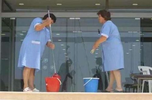 Μπράβοι εργολάβων κλέβουν εργαζόμενες στα Νοσοκομεία