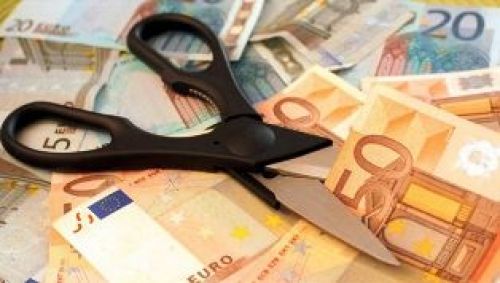 Στην κόψη του ξυραφιού 137.000 ασφαλισμένοι