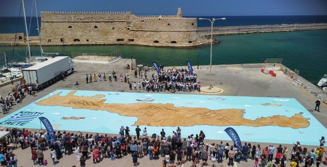 Στο βιβλίο των Guinness World Records το Ηράκλειο Κρήτης για το ''Μεγαλύτερο Μωσαϊκό από 37.531 Καλιτσούνια''