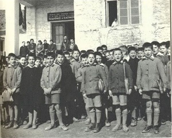 180 χρόνια πρωινή προσευχή στα σχολεία.