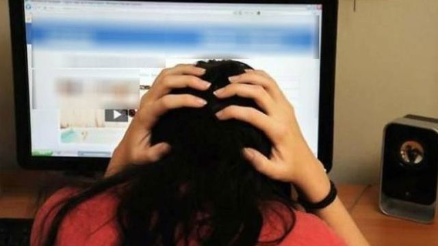 Σωφρονιστικός υπάλληλος εκβίαζε 32χρονη με ροζ φωτογραφίες