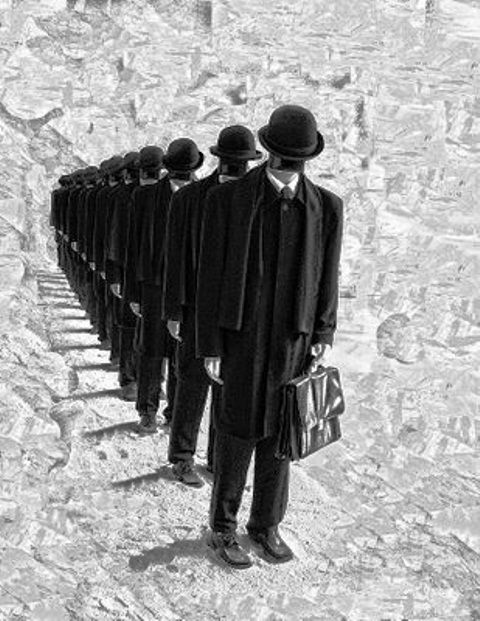 Τα «ανδρείκελα» που διοικούν το Δημόσιο