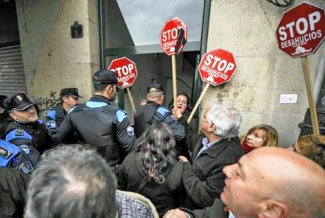 Για το έγκλημα των πλειστηριασμών (της Ζωής Κωνσταντοπούλου)