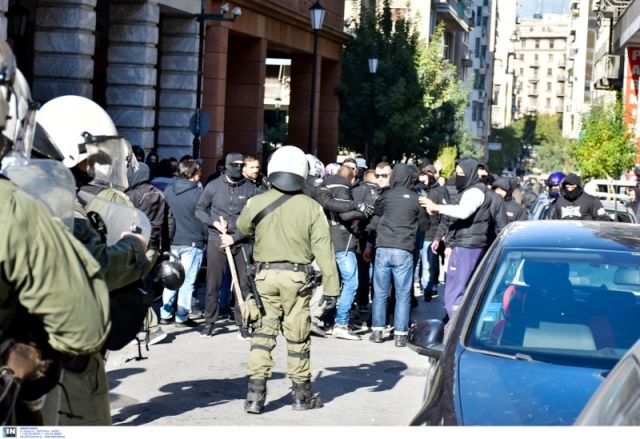 Αγριο ξύλο μεταξύ οπαδών του ΠΑΟΚ και Πακιστανών στο κέντρο της Αθήνας