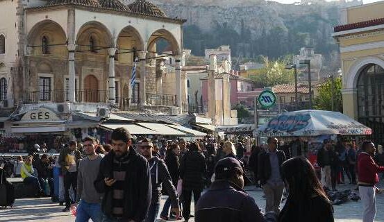 Αγρια επεισόδια μεταξύ αλλοδαπών στο Μοναστηράκι -Χτύπησαν και τουρίστες  