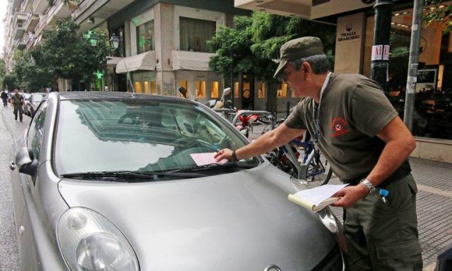 Χιλιάδες ανεξόφλητες κλήσεις για παράνομο παρκάρισμα απέστειλε ο Δήμος Αθηναίων 