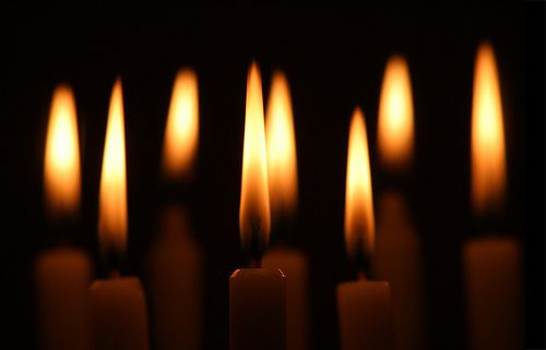Σύνταγμα: Συγκέντρωση με κεριά, απόψε στο Σύνταγμα, για τους νεκρούς από την πυρκαγιά στο Μάτι