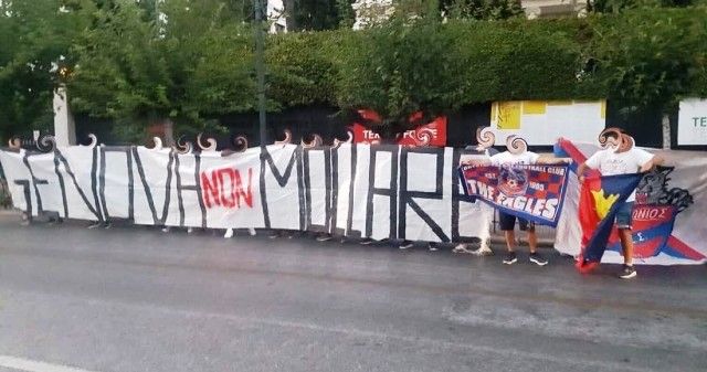 Οπαδοί του Πανιωνίου άνοιξαν πανό μπροστά στην ιταλική πρεσβεία - Επτά προσαγωγές
