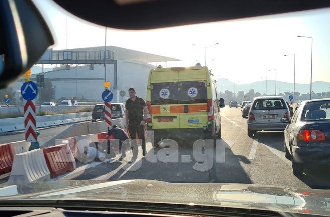 Τροχαίο ατύχημα με ΙΧ και μοτοσικλέτα στην Ποσειδώνος - Ένας τραυματίας