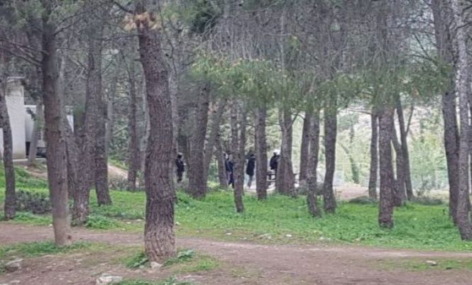 Βύρωνας: Βρέθηκε πτώμα άνδρα σε παγκάκι