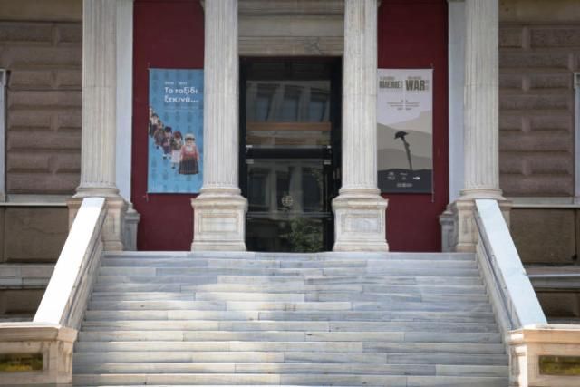 Η κυνική «ομολογία» των γυναικών που βανδάλιζαν τα μουσεία! «Ρίχναμε λάδι και μύρο γιατί η Αγία Γραφή λέει πως είναι θαυματουργό»