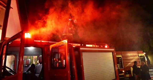 Πυρκαγιά στο Σχινιά Μαραθώνα από το βράδι