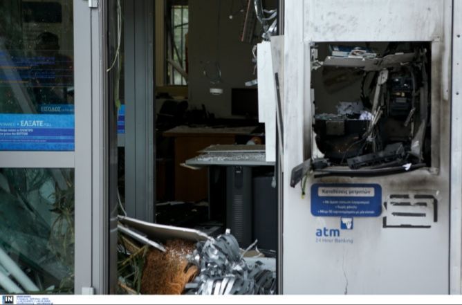 Πυρκαγιά σε 4 ΑΤΜ τραπεζών σε Γλυφάδα και Ζωγράφου