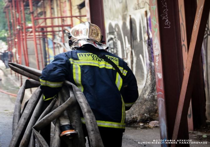 Πυρκαγιά σε 3 αυτοκίνητα στο Περιστέρι