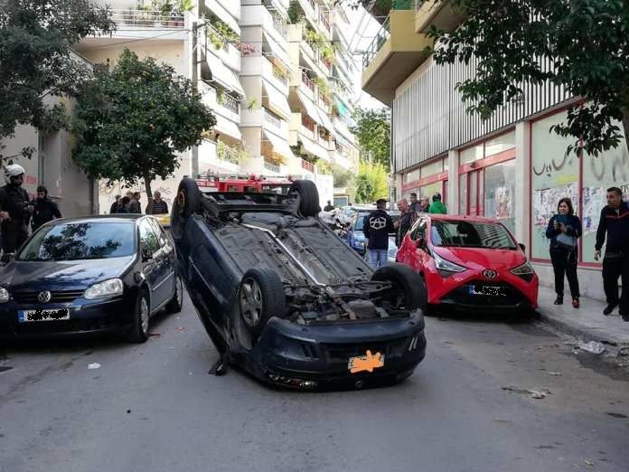 Βύρωνας: ''Αναποδογύρισε αυτοκίνητο στην οδό Μεσολογγίου''