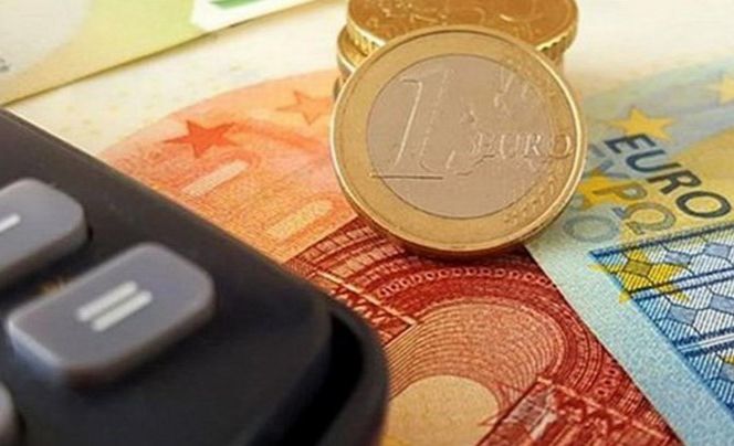 Νέα ρύθμιση οφειλών στην Εφορία: Πως μπορεί να ενταχθεί κάποιος στις 24 δόσεις, πότε χάνεται.