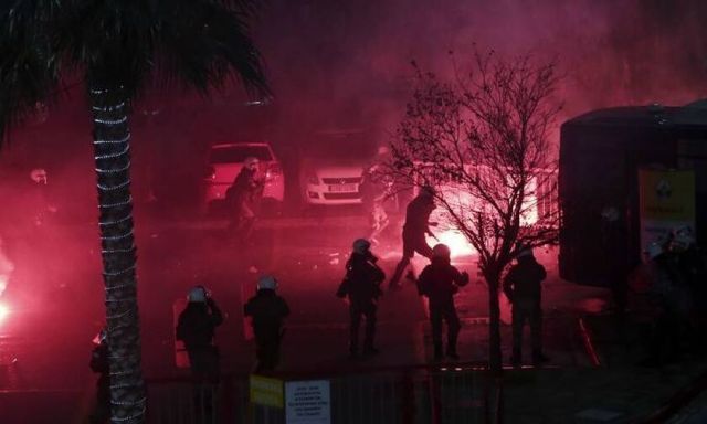 Συμπλοκές οπαδών - αστυνομικών στην Ηλιούπολη