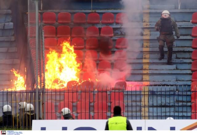 Επεισόδια στη Νέα Σμύρνη! Συγκρούσεις μεταξύ οπαδών και ρίψη δακρυγόνων