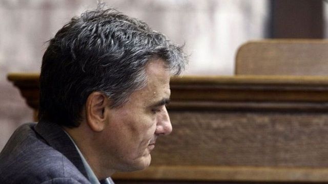 Θύμα διάρρηξης ο Ευκλείδης Τσακαλώτος: Σκαρφάλωσαν στον 7ο όροφο, έσπασαν τον τοίχο και μπήκαν στο γραφείο του