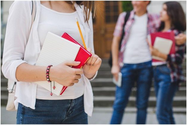 DEI College: Σπουδές Εξ Αποστάσεως και Δια Ζώσης με Σύγχρονη Προσέγγιση