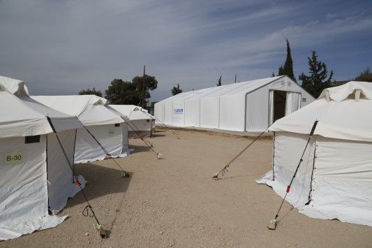 Προσφερουν... Τι θα παρουν πισω;