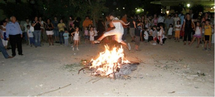 Το έθιμο του κλήδονα - ΠΟΛΙΤΙΣΤΙΚΟΣ ΣΥΛΛΟΓΟΣ ΑΓΙΟΥ ΚΩΝΣΤΑΝΤΙΝΟΥ «ΑΓΓΕΛΟΣ ΣΙΚΕΛΙΑΝΟΣ»