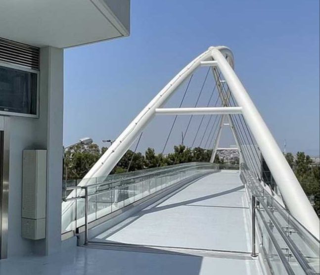 Περιφέρεια Αττικής: Παραδίδεται το απόγευμα η πεζογέφυρα στη λεωφόρο Ποσειδώνος