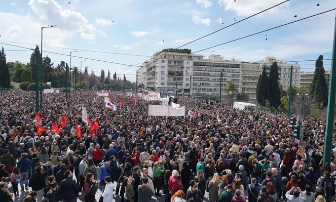 Παναττική απεργία την Τετάρτη και συγκέντρωση στις 12:30 στα Προπύλαια