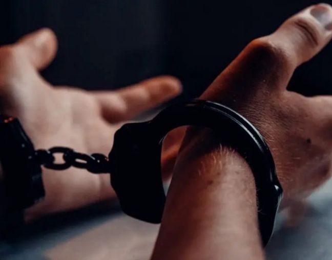 Ανήλικοι ληστές φαρμακείου συνελήφθησαν με πιστόλι ρέπλικα στην Ηλιούπολη