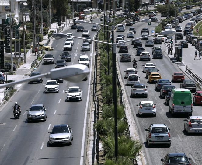 Κλειστές για τα οχήματα δύο λωρίδες της Λεωφόρου Ποσειδώνος