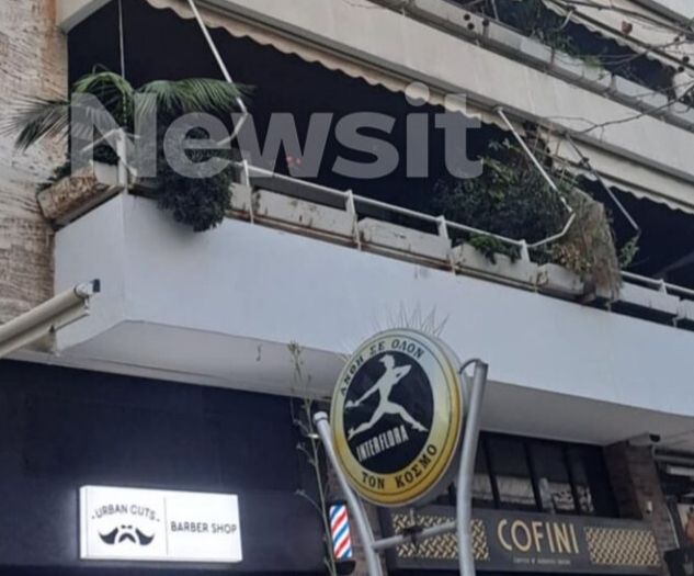 Παλαιό Φάληρο: Σοβάδες έπεσαν για τρίτη φορά από πολυκατοικία στο πεζοδρόμιο κεντρικού δρόμου
