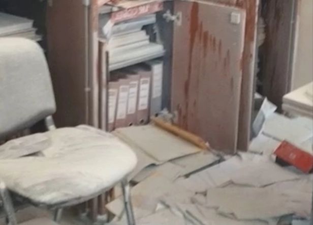 Διέρρηξαν και βανδάλισαν σχολικό συγκρότημα στην Γλυφάδα, έκλεψαν χρήματα και υπολογιστές.