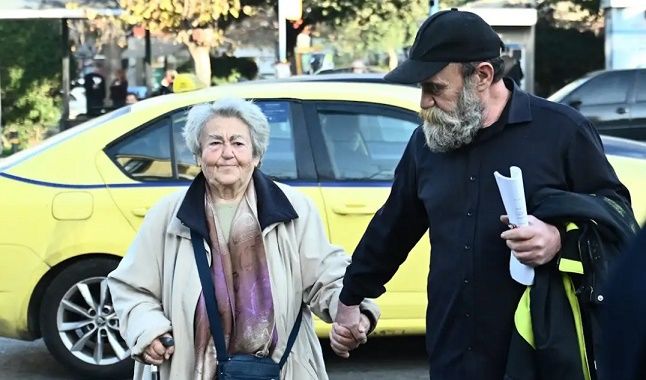 Πέθανε η μητέρα του Κωνσταντίνου Πολυχρονόπουλου – Πρόσφατα παραπέμφθηκαν σε δίκη για τις δωρεές στον ''Άλλον Άνθρωπο''