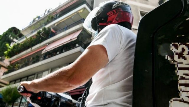 Διανομέας ετών 58: Μονόδρομος το delivery για τον κ. Γιώργο